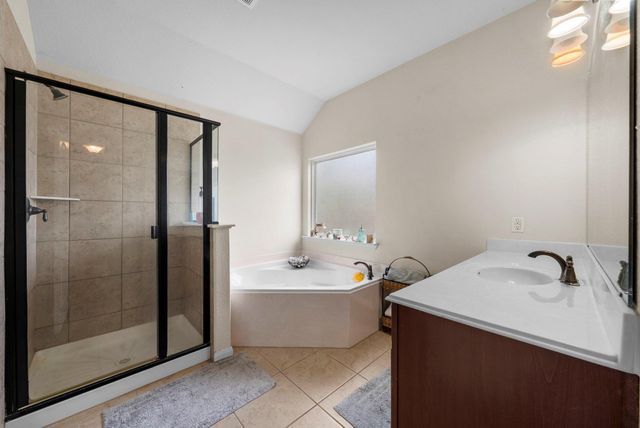 1617 Treeta TRL, Kyle, TX 78640