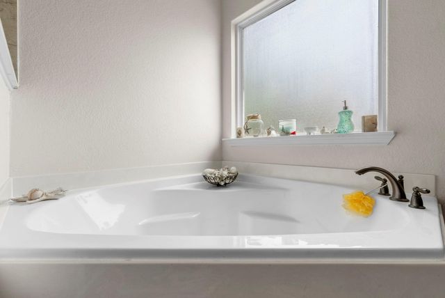 1617 Treeta TRL, Kyle, TX 78640