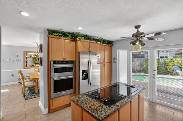 15500 SW 99th Ln, Miami, FL 33196