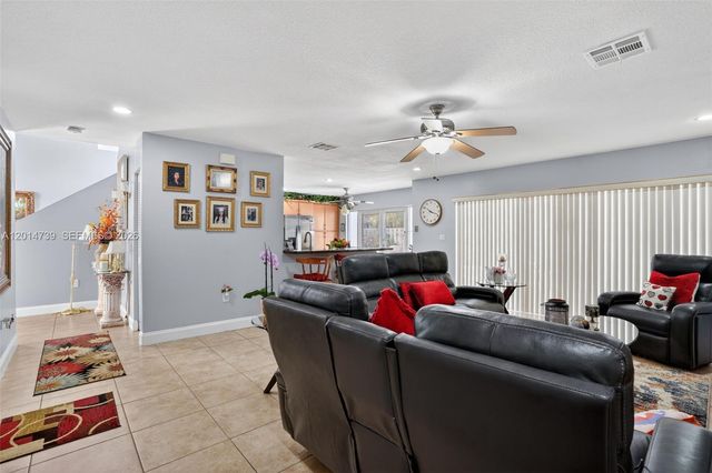 15500 SW 99th Ln, Miami, FL 33196