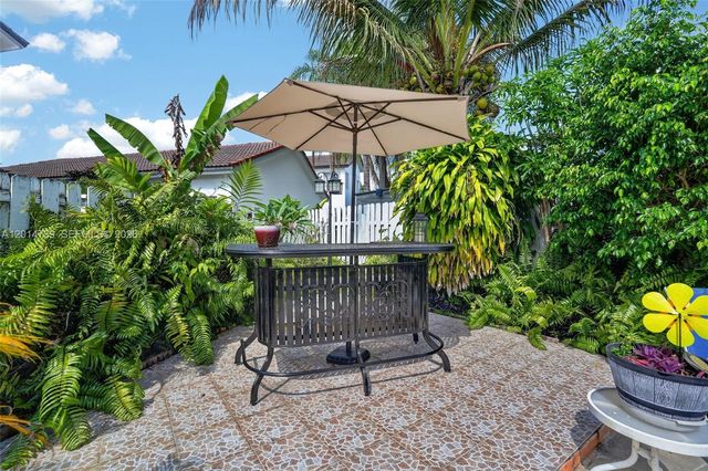 15500 SW 99th Ln, Miami, FL 33196