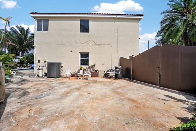 15500 SW 99th Ln, Miami, FL 33196