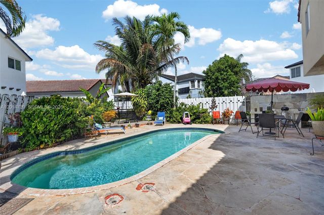 15500 SW 99th Ln, Miami, FL 33196