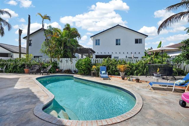 15500 SW 99th Ln, Miami, FL 33196