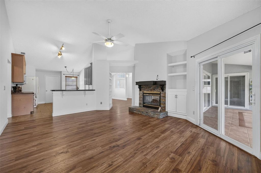 Image 11 of property listing at 2925 EAGLE LAKE DRIVE, Orlando, FL 32837