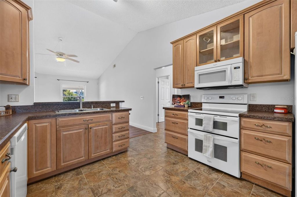 Image 13 of property listing at 2925 EAGLE LAKE DRIVE, Orlando, FL 32837