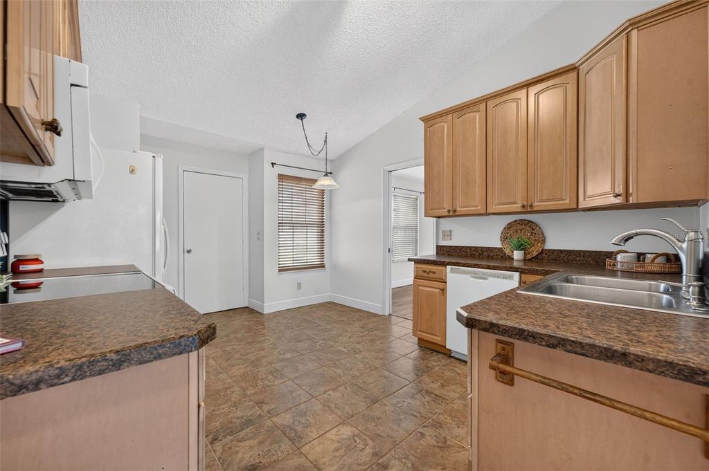 Image 14 of property listing at 2925 EAGLE LAKE DRIVE, Orlando, FL 32837