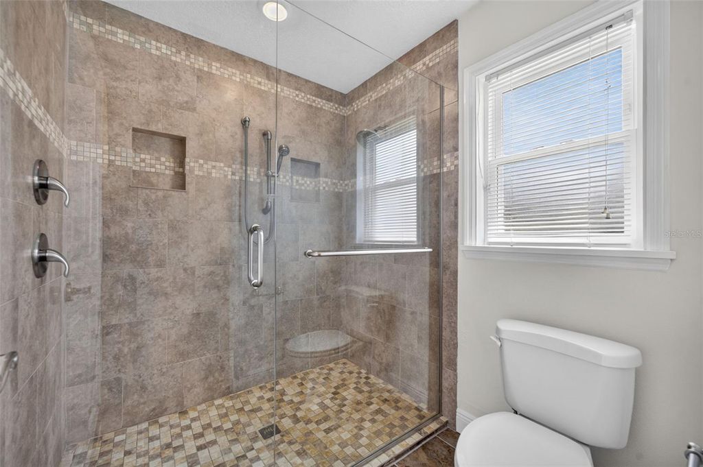 Image 17 of property listing at 2925 EAGLE LAKE DRIVE, Orlando, FL 32837