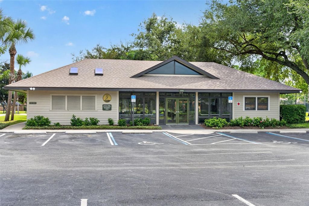 Image 31 of property listing at 2925 EAGLE LAKE DRIVE, Orlando, FL 32837
