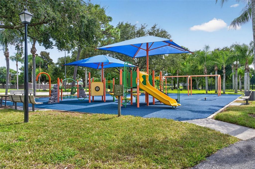 Image 33 of property listing at 2925 EAGLE LAKE DRIVE, Orlando, FL 32837