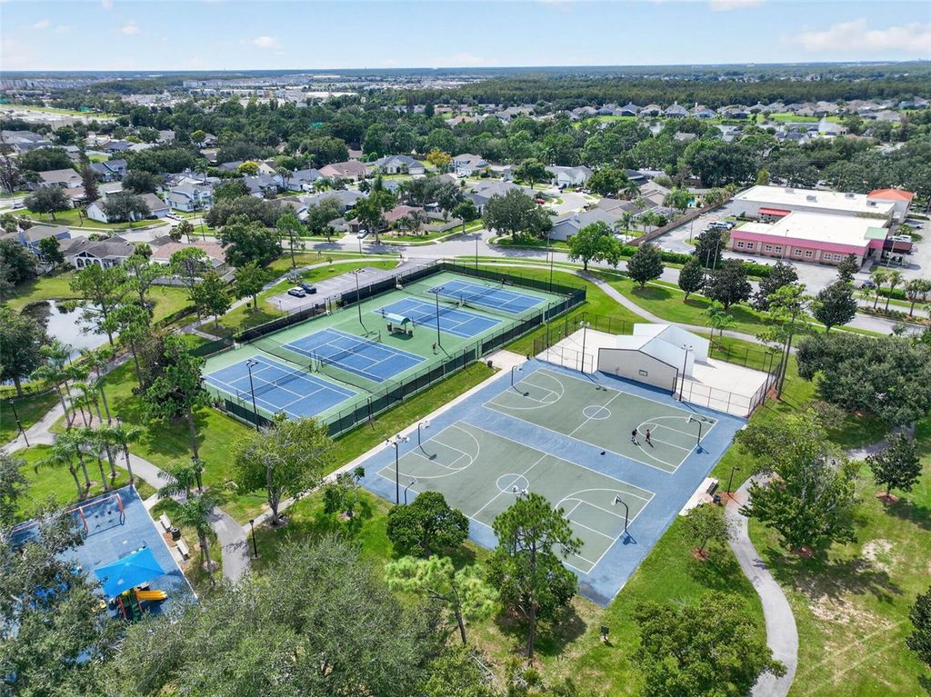 Image 37 of property listing at 2925 EAGLE LAKE DRIVE, Orlando, FL 32837