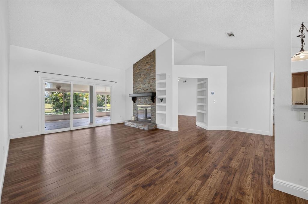 Image 6 of property listing at 2925 EAGLE LAKE DRIVE, Orlando, FL 32837