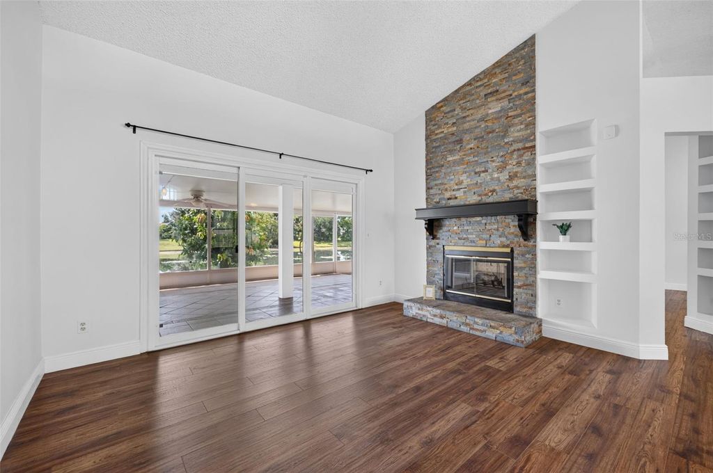 Image 7 of property listing at 2925 EAGLE LAKE DRIVE, Orlando, FL 32837