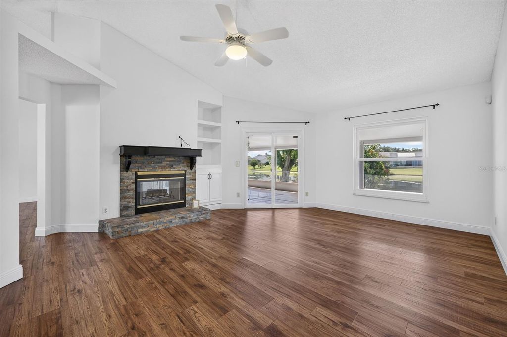 Image 10 of property listing at 2925 EAGLE LAKE DRIVE, Orlando, FL 32837