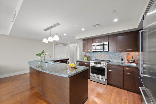 1837 Kalakaua Avenue 1806, Honolulu, HI 96815