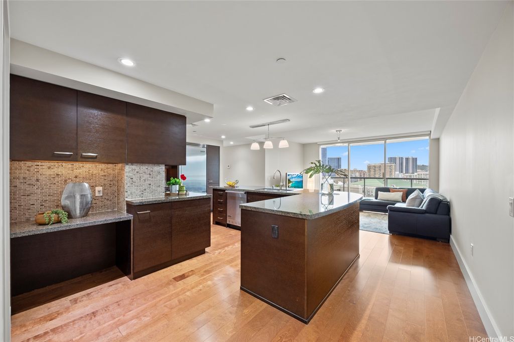 1837 Kalakaua Avenue 1806, Honolulu, HI 96815