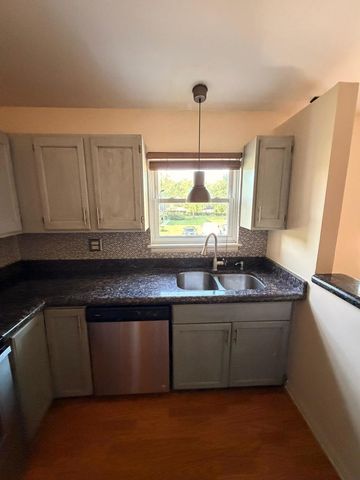 156 W Golf Road C, Libertyville, IL 60048