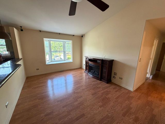 156 W Golf Road C, Libertyville, IL 60048