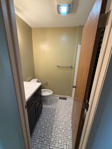 156 W Golf Road C, Libertyville, IL 60048