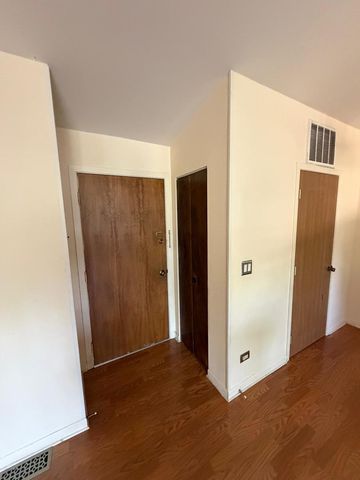 156 W Golf Road C, Libertyville, IL 60048