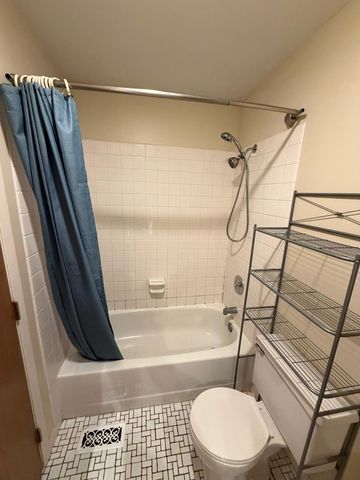 156 W Golf Road C, Libertyville, IL 60048