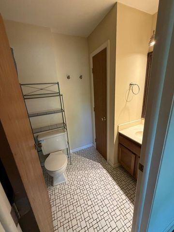 156 W Golf Road C, Libertyville, IL 60048