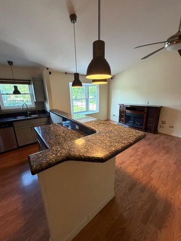 156 W Golf Road C, Libertyville, IL 60048