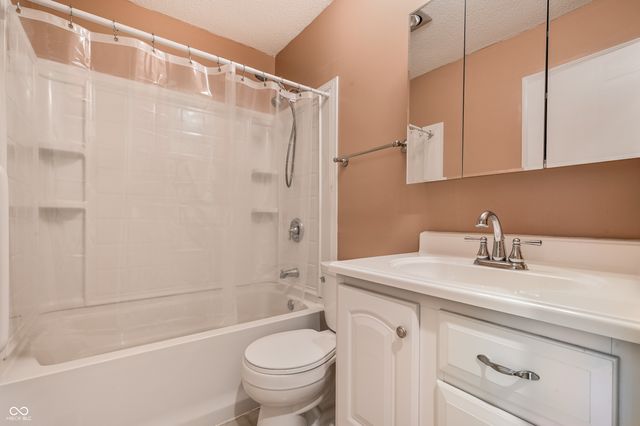 7646 Vintage Court, Lawrence, IN 46226