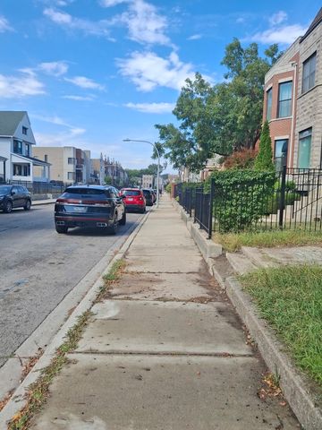 4555 S Forrestville Avenue, Chicago, IL 60653