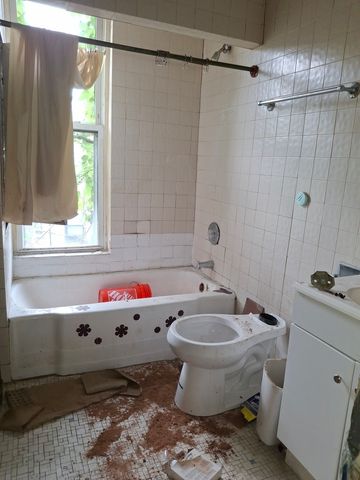 4555 S Forrestville Avenue, Chicago, IL 60653