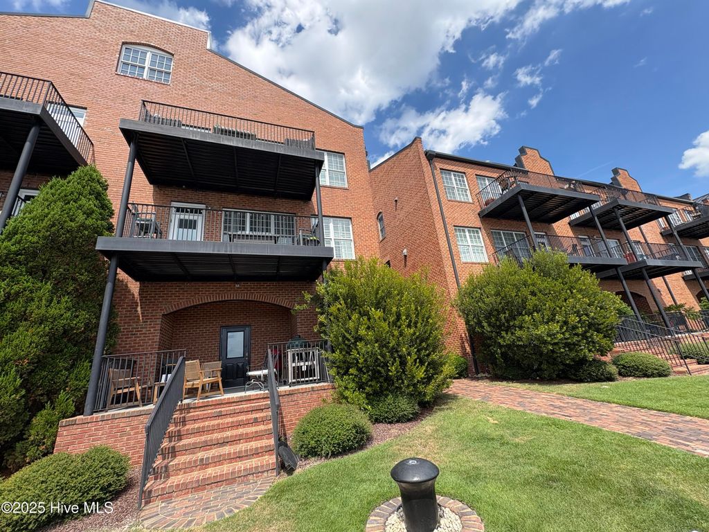 425 W Main 301, Washington, NC 27889