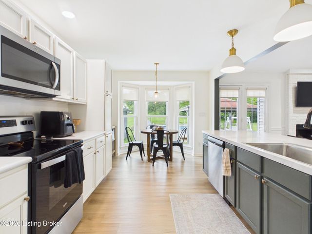 2115 Fox Trail Dr, La Grange, KY 40031