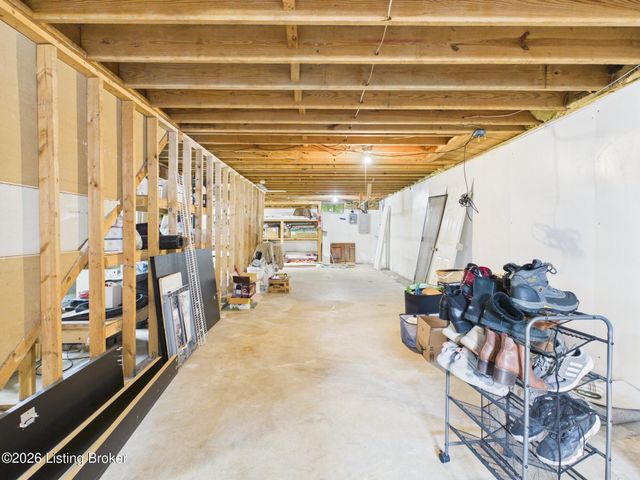 2115 Fox Trail Dr, La Grange, KY 40031