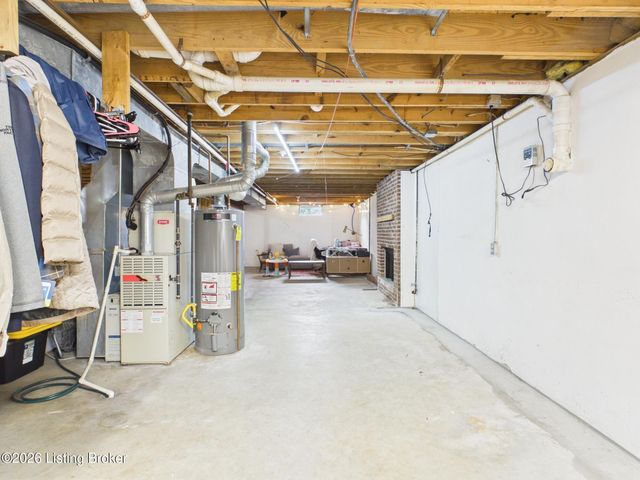 2115 Fox Trail Dr, La Grange, KY 40031