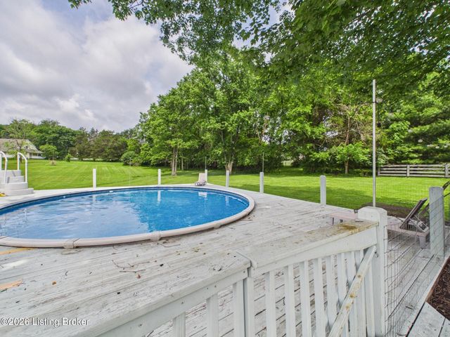 2115 Fox Trail Dr, La Grange, KY 40031