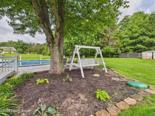 2115 Fox Trail Dr, La Grange, KY 40031