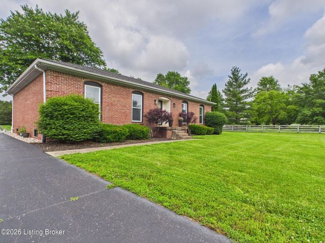 2115 Fox Trail Dr, La Grange, KY 40031