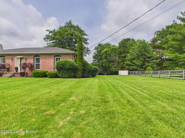2115 Fox Trail Dr, La Grange, KY 40031