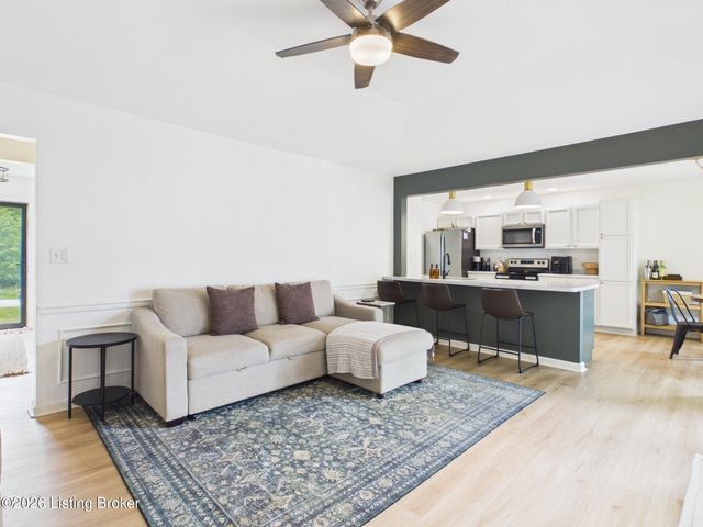 2115 Fox Trail Dr, La Grange, KY 40031