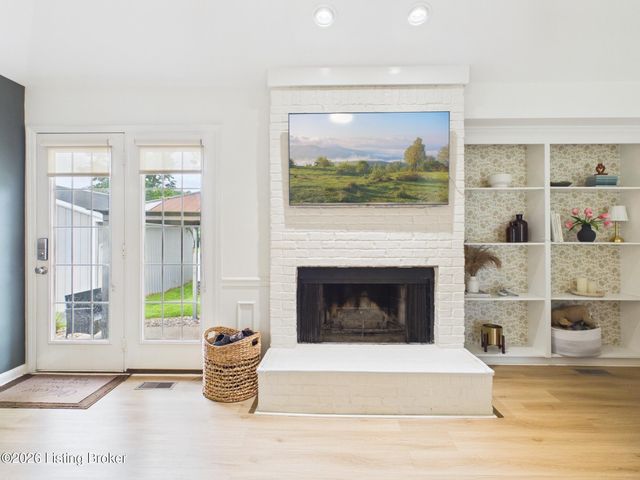 2115 Fox Trail Dr, La Grange, KY 40031
