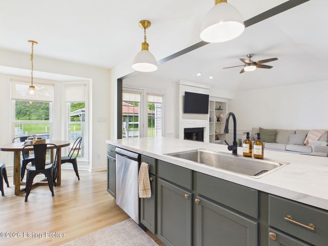 2115 Fox Trail Dr, La Grange, KY 40031