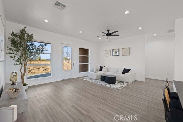 7214 W Avenue A-6, Lancaster, CA 93536