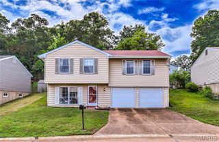 2561 Somerville Drive, High Ridge, MO 63049