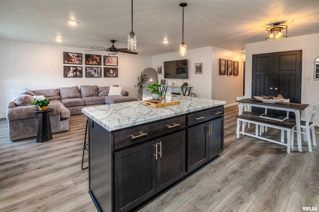 306 S PENNSYLVANIA Avenue, Carterville, IL 62918