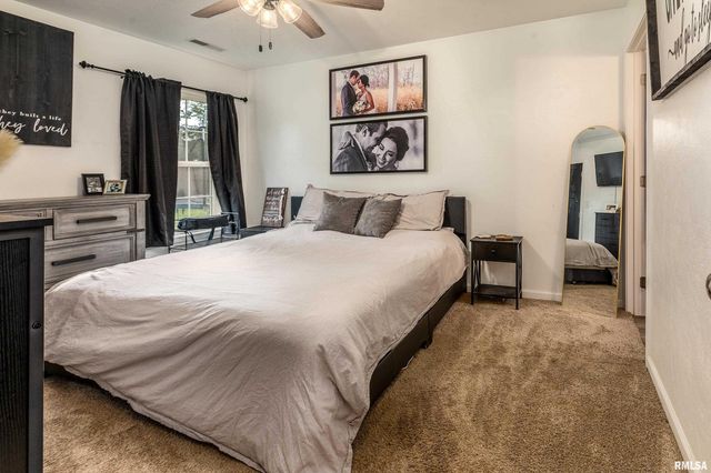 306 S PENNSYLVANIA Avenue, Carterville, IL 62918