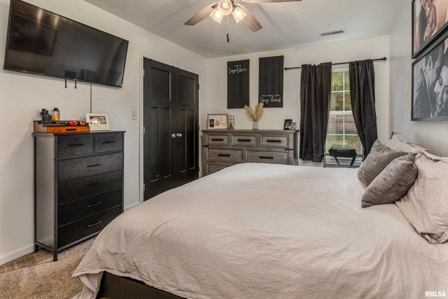 306 S PENNSYLVANIA Avenue, Carterville, IL 62918