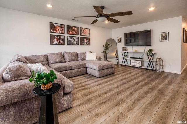 306 S PENNSYLVANIA Avenue, Carterville, IL 62918