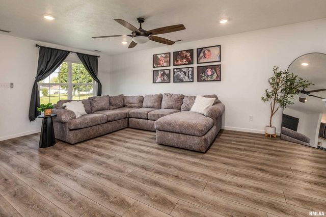 306 S PENNSYLVANIA Avenue, Carterville, IL 62918