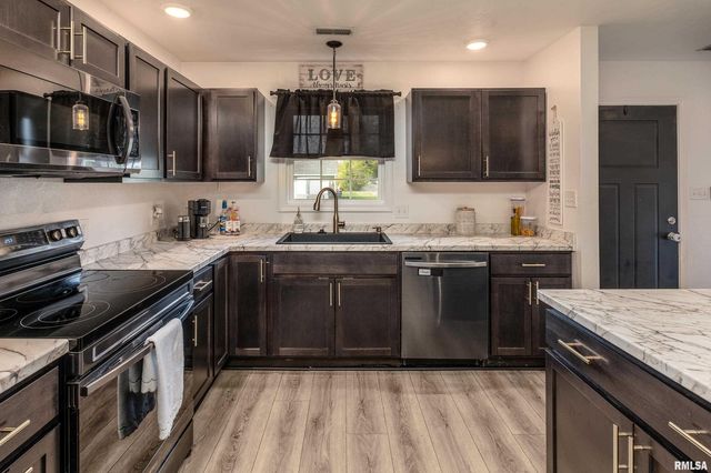 306 S PENNSYLVANIA Avenue, Carterville, IL 62918