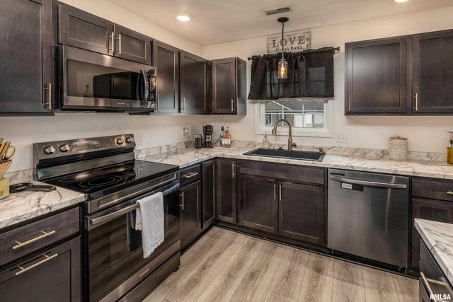 306 S PENNSYLVANIA Avenue, Carterville, IL 62918